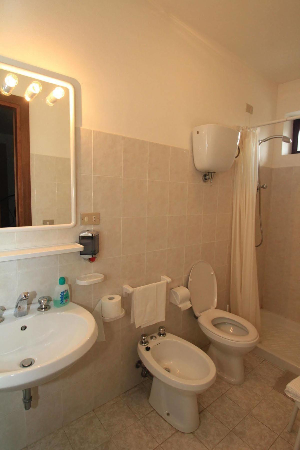 Hotel La Quiete Asyż Zewnętrze zdjęcie